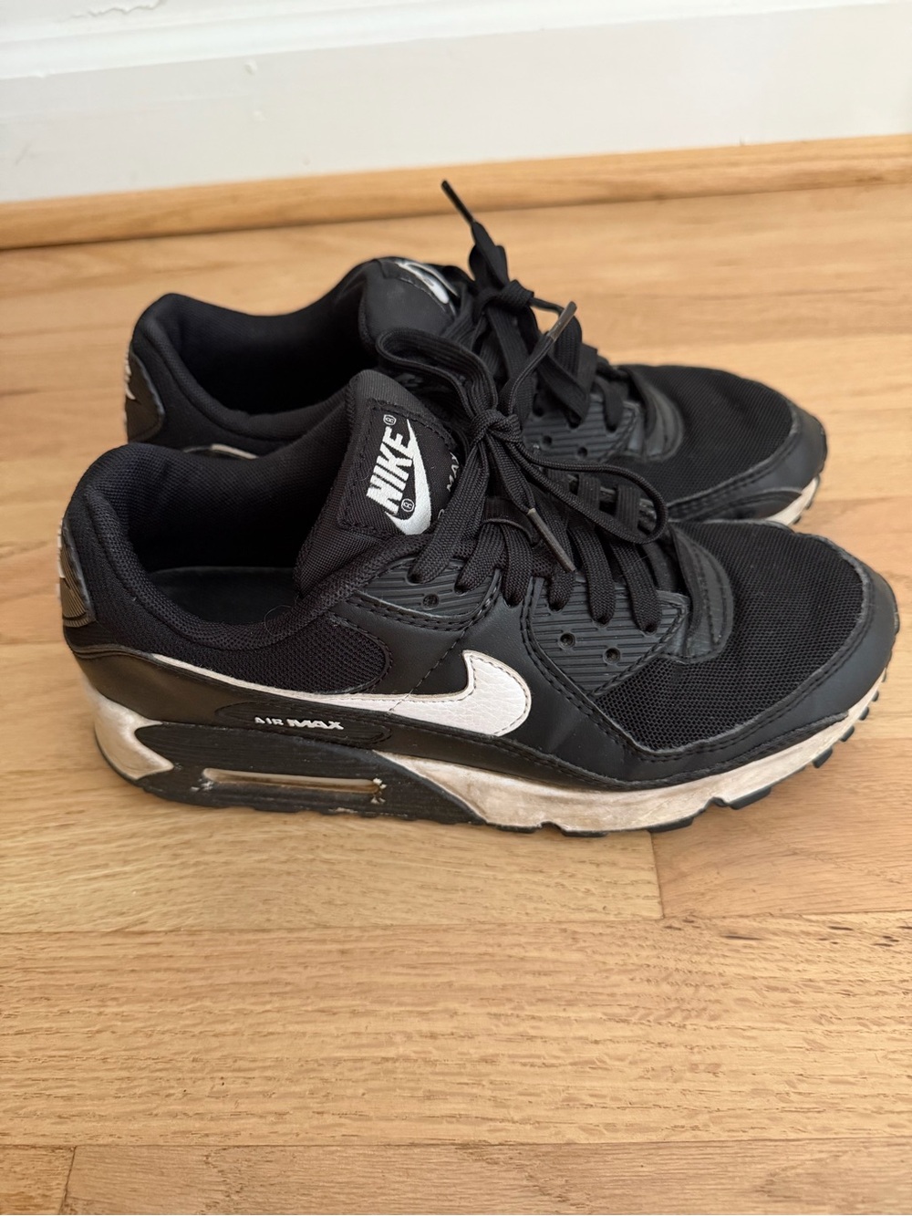 Nike Women’s Air Max Black/White Casual Sneakers Size 7.5